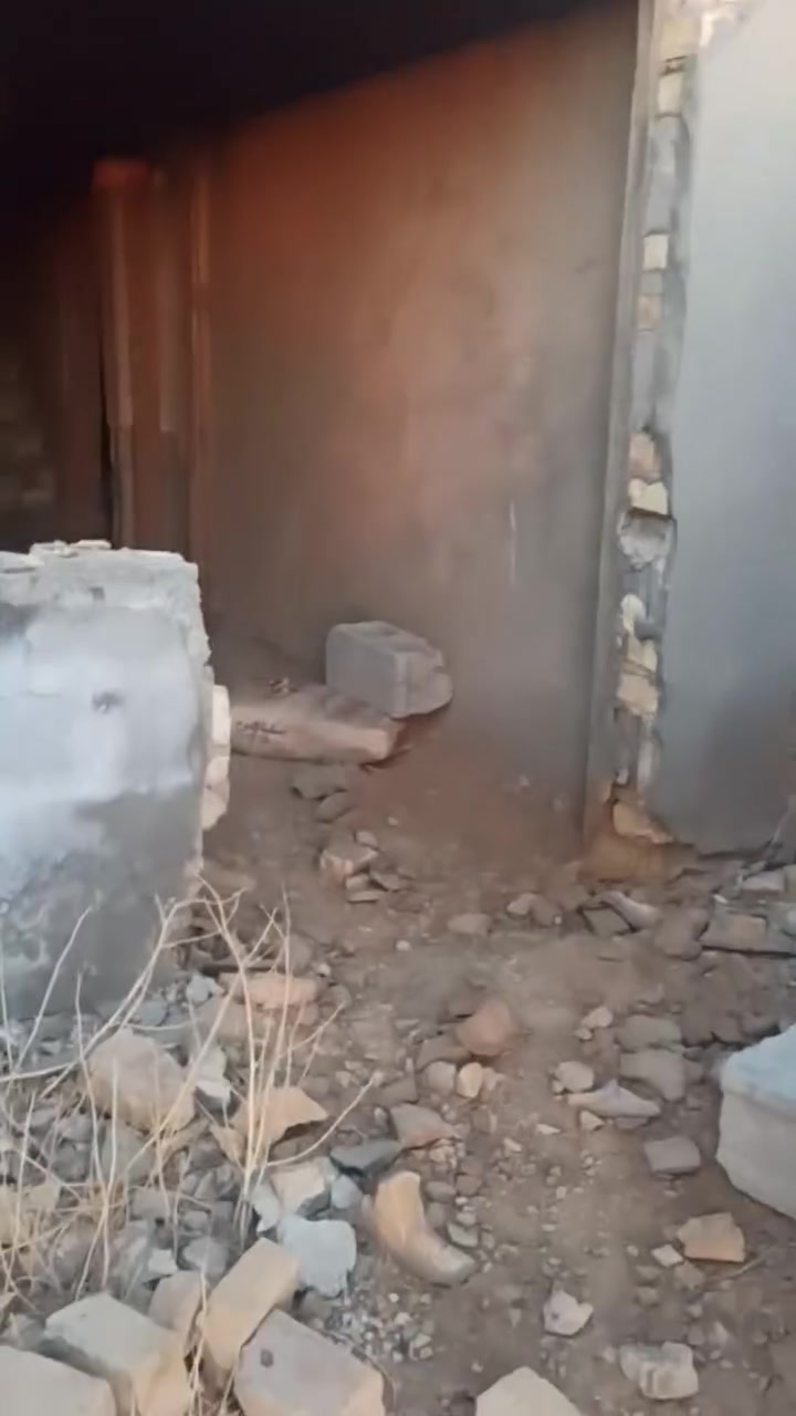 ✨بسم الله الرحمن الرحيم 
  بيت للبيع   الديوانية قبل سيطرت عفج 
اسم المنطقه حي الإنصاف أو ابو شلب 
مساحة البيت 100 متر  طابو صرف  اتصل ( *********** )
السعر  7 مليون
