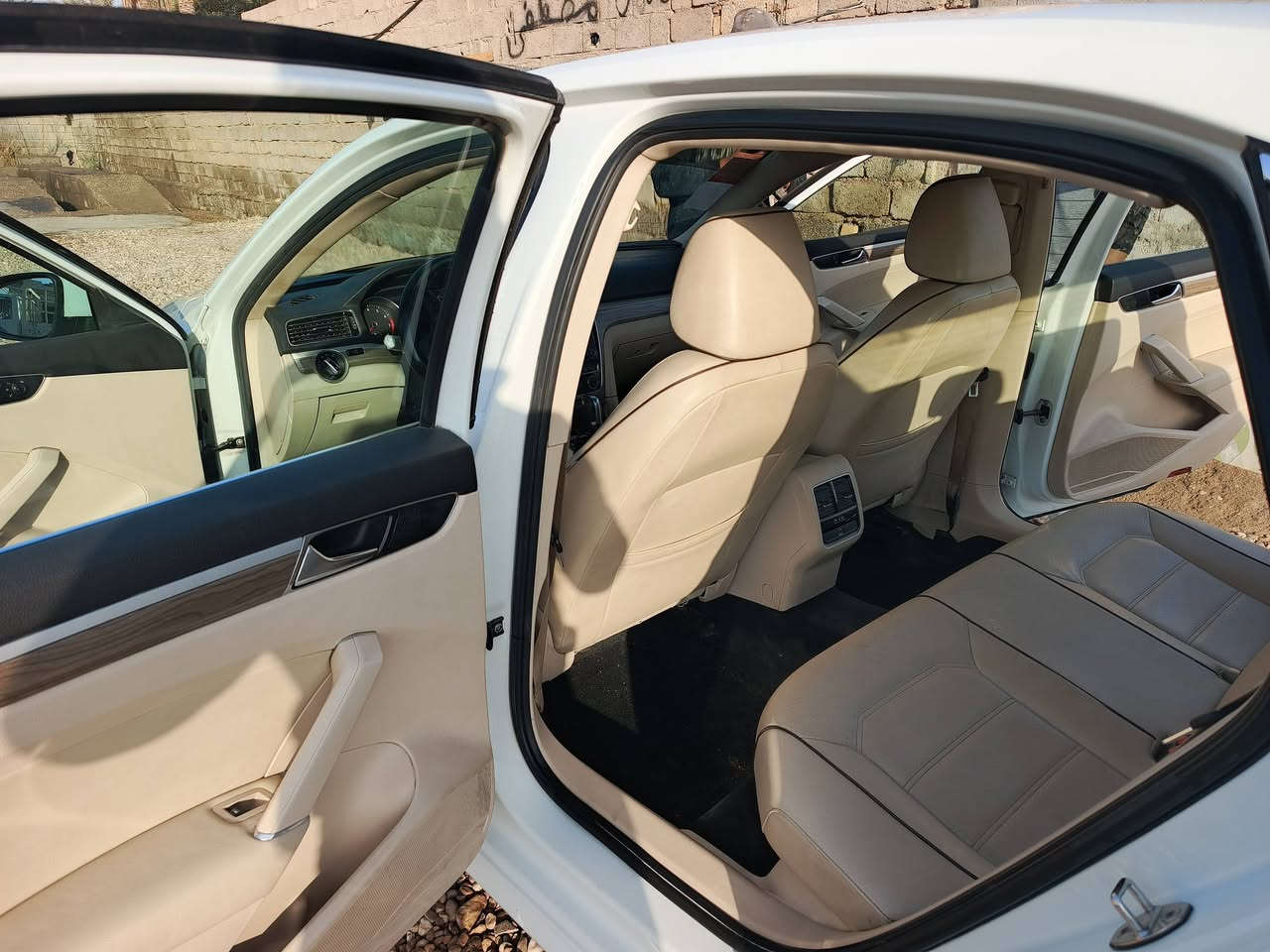 الوحش الألماني للبييع فولكس واكن باسات موديل 2018 فول مواصفات SE
تحكم ستيرن جهتين اشاير بلمري سلايد كير ست نمر ثلاث وضعيات سبورت وعادي واوتو كامرة خلفية بلادية مثبت سرعة توقف ذاتي امامي خلفي بصمة دخول ذكي تبريد قطعتين ثلج كشنات جلد كهرباء تدفئة بالكشنات بيها هواي مواصفات 

سيارة متعوب عليها مال جناي 

بيها بنيد مبدل فقط وحافة الجاملغ بيها صبغ ايرباكات سستم بلاد 

مكينة 2000 تيربو شادها جديد ادامة كاملة مابيها نقص برغي بس شغل وطلع 

ترايك وين متريد 

رقم بغداد الدولي وهزة جديدة باسمي السنوية ل2031

السعر140 وبيها مجال للطيبين 

***********
