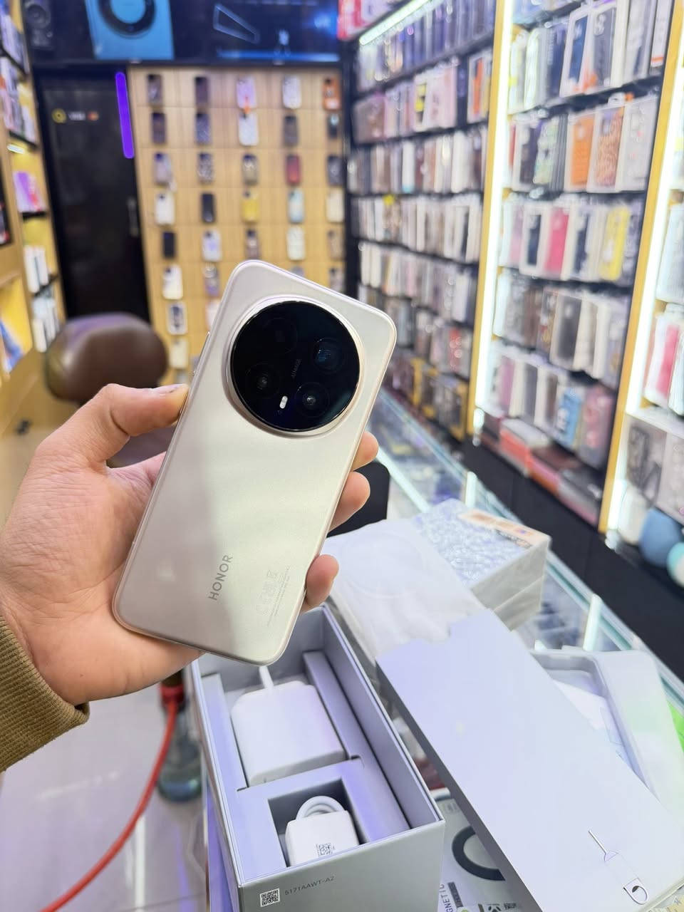 السلام عليكم
Honor magic 8 pro
هونر ماجك ٨ برو 
استخدام ١٠ يوم 
السعر مليون او ١٦٠ 
الجهاز بحالة الوكاله 
***********
