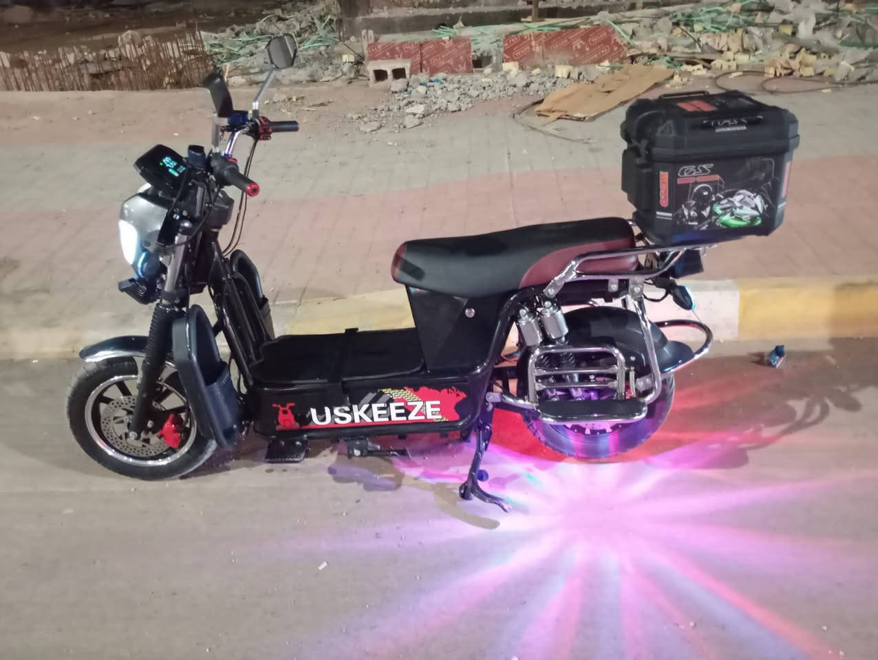 موطور شحن للبيع نوع سيزوكي 
موديل 2025
بطاريات5 يقرن فول  جدد موديل2026
دراجه كامله على الفحص جديدة ونضيفه ما عايزها لو برغي كامله سرعه 99
سعر 550بيها مجال قليل 
المكان الرمادي التأميم 
للأستفسار ***********
