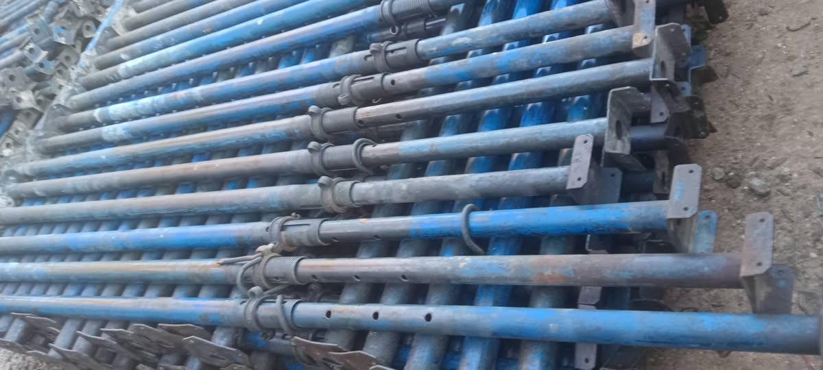 للبيع جكات اربعه متر سن خشن العدد
 1500 جك
وجكات خمسه متر العدد 500 جك
***********
