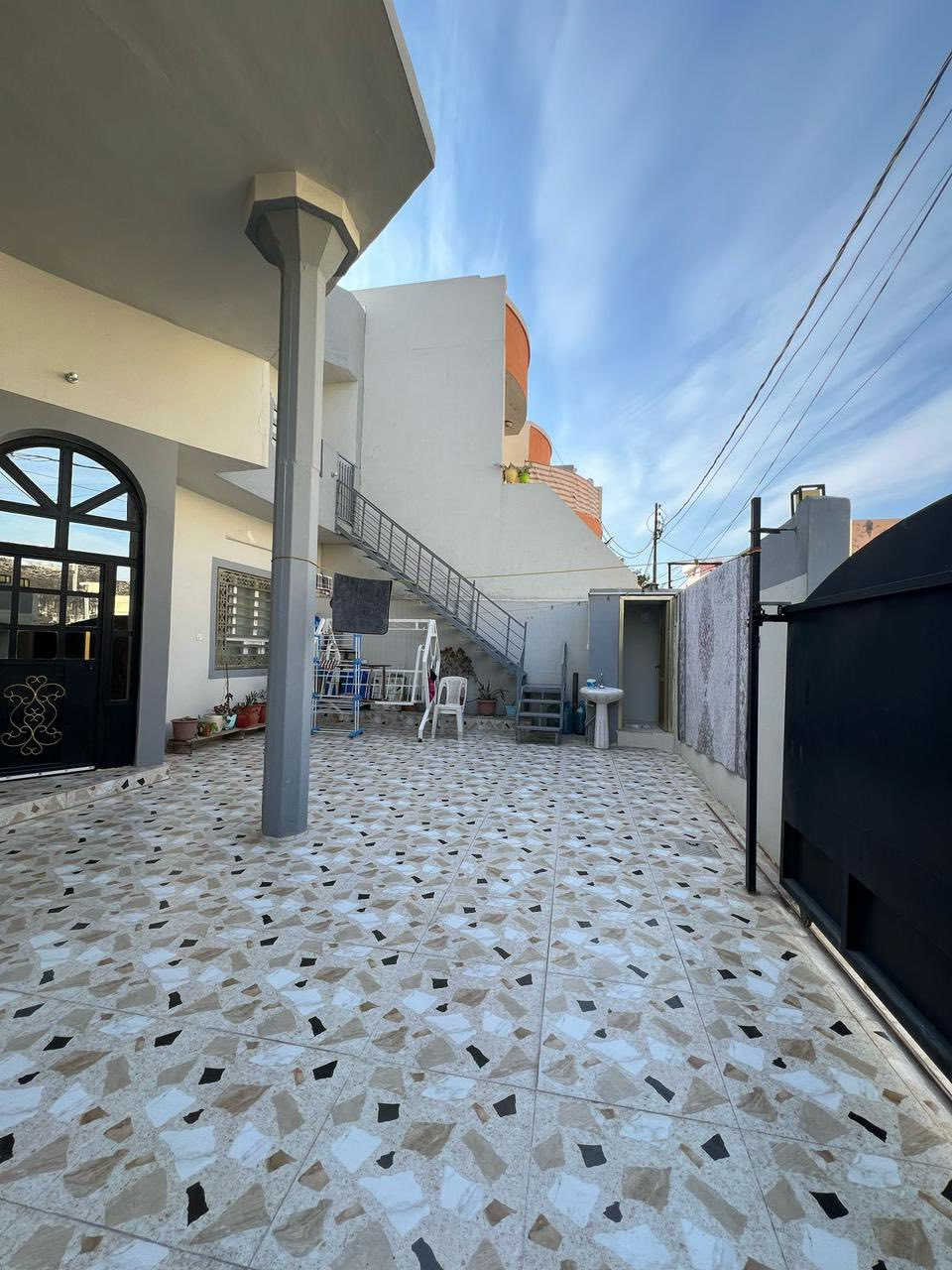 ♦️دار طابقين طابو صرف للبيع..

المساحة : 200 متر الواجهة 10متر  🏠

دار الطابقين  ....
الطابق اول ((غرفه نوم _استقبال _هول داخلي _مطبخ _صحيات داخلي و خارجي _كراج كبير  _(درج داخلي و خارجي ))..

الطابق الثاني (( غرفتين نوم _استقبال صحيات _مطبخ _مخزن ))..

موقع الدار: حي الواسطي سايدين مول حجي زياد خلف صيدلية الهدى

💵💵السعر ع الاتصال💵💵
***********

 1- التعامل يكون مع صاحب العقار الشرعي
2- المكتب  وسيط بين الطرفين ولحفظ الأجراءات  القانونية والتأكد من صحة العقار قبل تسليم اي مبلغ بأشراف قانون——————
3- الرقم الخاص بالمكتب للأتصال ***********
—————
4-موقع   المكتب كركوك حي الواسطي 
سايدين العمارة الخضره مقابل شقق الغاز  ومجاور دكتورة سلوى البياتي 
 🏦مكتب سُلطان العقار 🏦 
 بأدراة أستاذ سيف 
 للأتصال ***********
✅نستقبل جميع عروضاتكم السكنيه والتجاريه في كركوك 💯والترويج لها عبر الصفحه الخاصة بالمكتب
للأستثمار والتطوير العقاري  معنا نحو الأفضل المكتب مجاز من غرفة تجارة ونتعامل بأشراف قانوني

