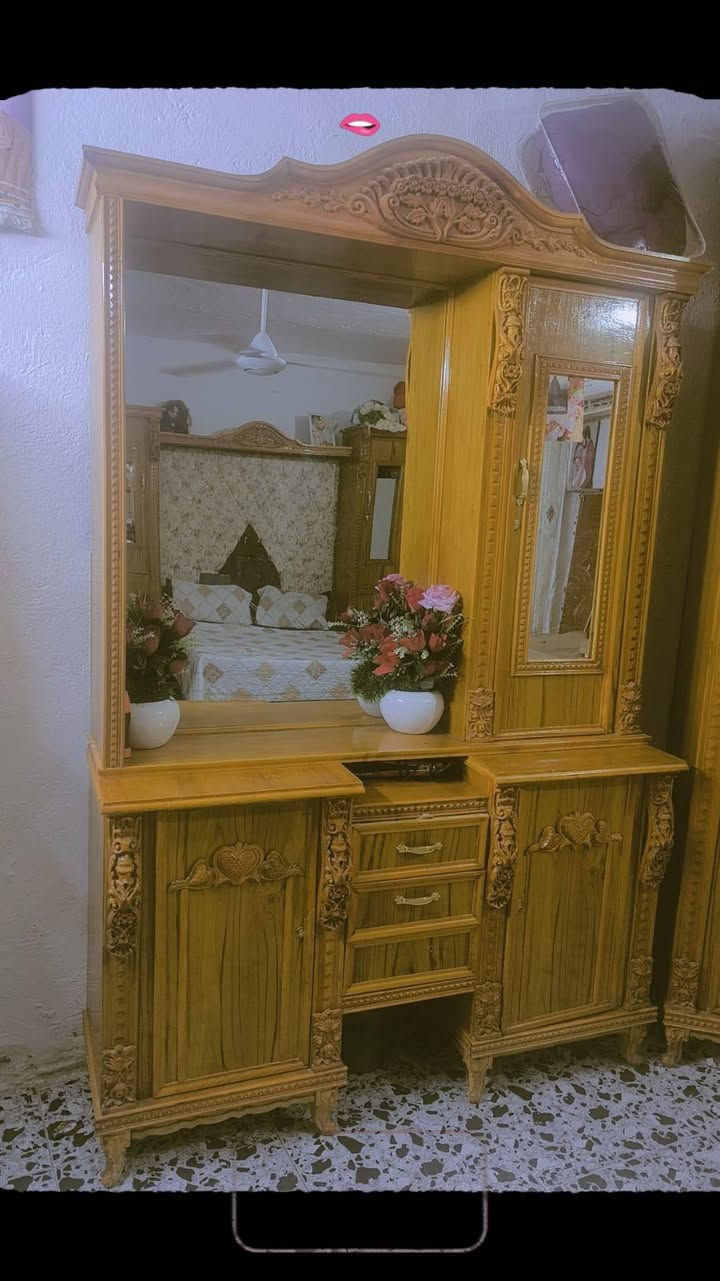 غرفه نوم صاج للبيع نظيفه جدا
***********
