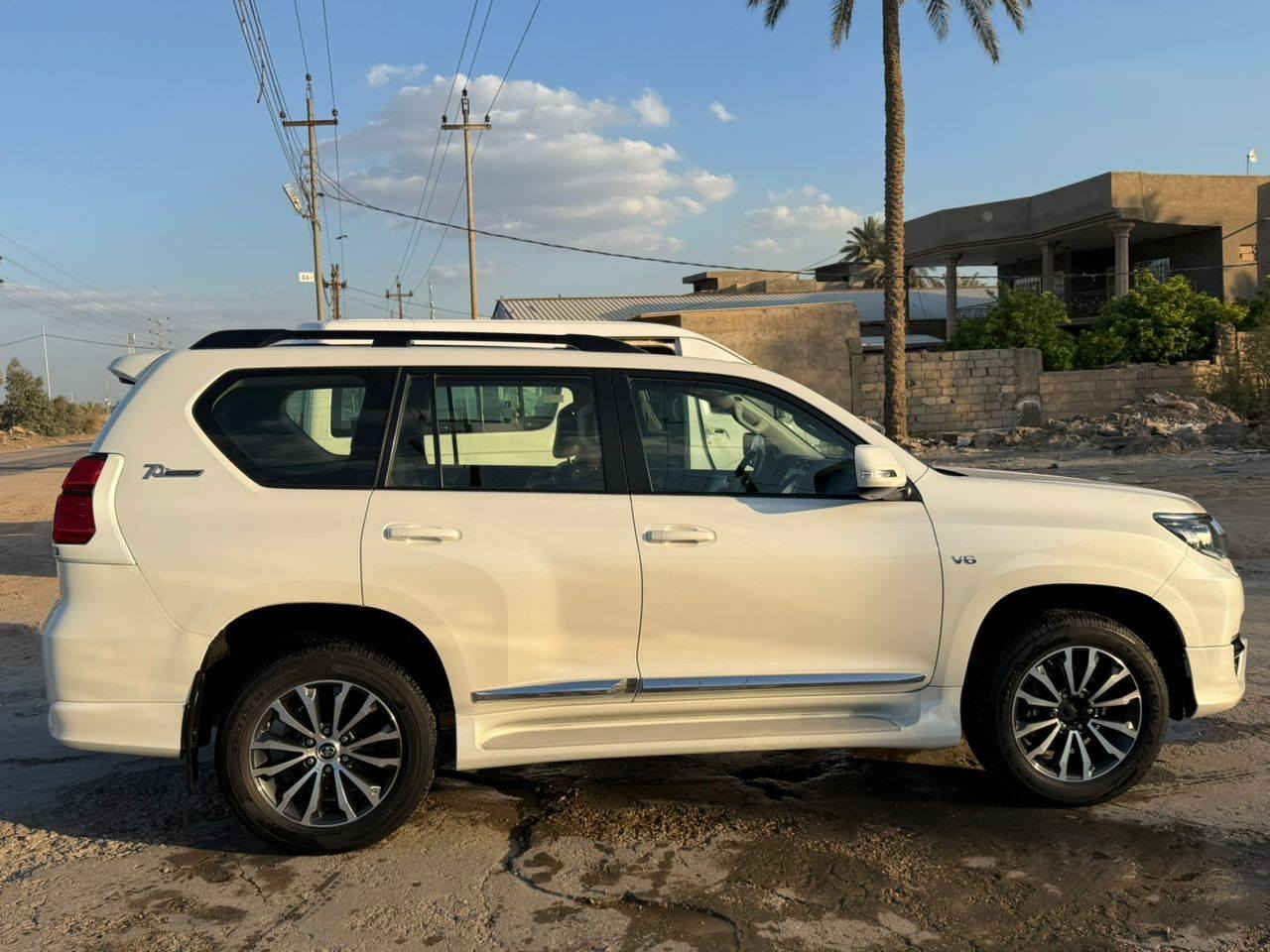 السلام عليكم 

للبيع برادو موديل (2022 )رقم بغداد فول سبعينية ماشيه (105 )ألف بيها بارد في قبق الجنطه بسيط وبيها سونار مُرفق معَ الصور 

السعر 395 وبيها مجال بسيط 

للاستفسار: الاتصال على هذا الرقم ⬇️
(***********)
