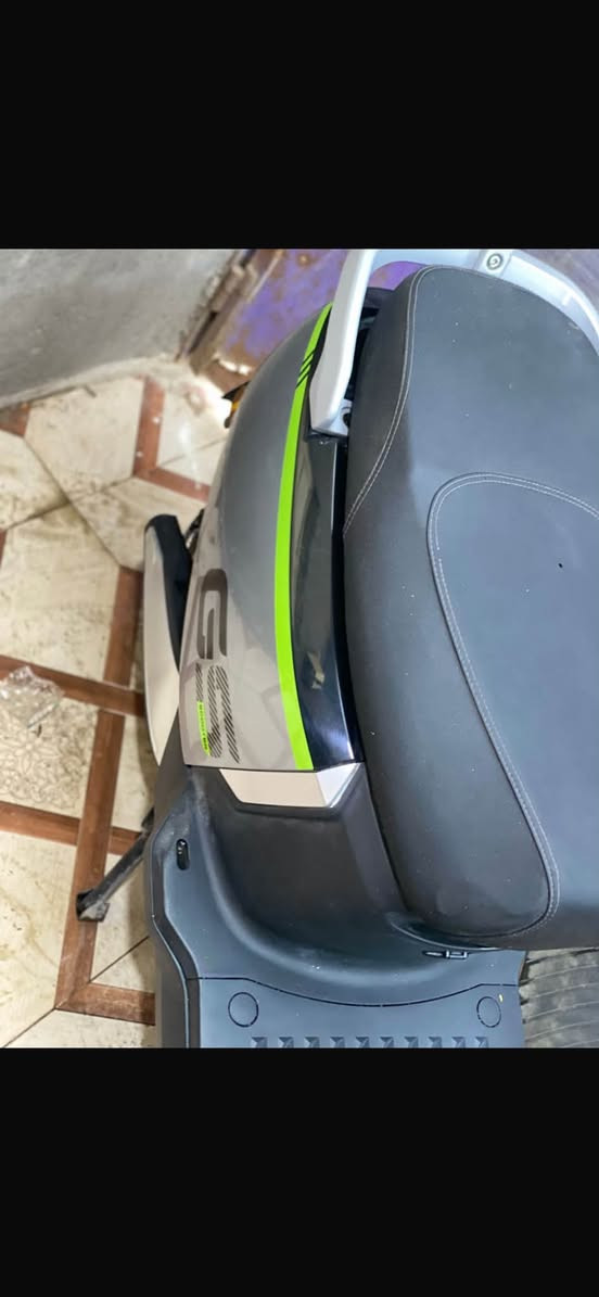 السلام عليكم دراجه شحن تالينك 6 بطاريات 3 نمر سرعه 55 حقيقي بيها كسر بالكڤر الكدام بس مامأثر عليه ابد الدراجه استخدام شخصي من البيت للشغل سعرها 650 وبيها مجال للشراي *********** هذا رقمي  واتساب 
مكاني البصره التنومه
