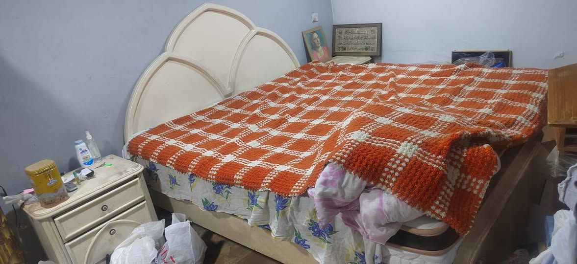 جربايه خشب عراقي ثكيل ويه دوشك واثنين كوميدي السعر 110قفل عنوان بغداد منصور
***********
