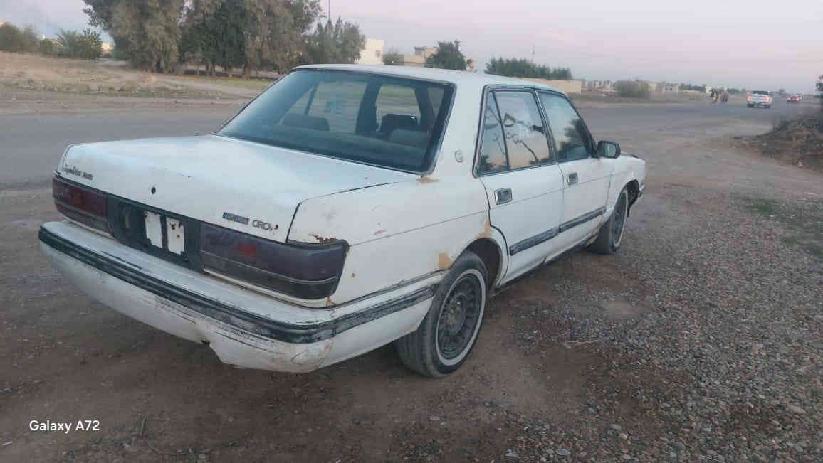 السلام عليكم مكلف بل النشر سيدان موديل ٩١ سيارة مصقطة حبل سيار كير جديد محرك بي بخار صدر خلفي وامامي طبة كشر وقرفة شوف العين كهربيات كلهة شغالة باور شغال سيارة نكرة سلف تريك وين معجبك محرك وكير بلادي السعر ١٠ أوراق وبيهة مجال مكان السيارة العلم قريت الربيضة ***********
