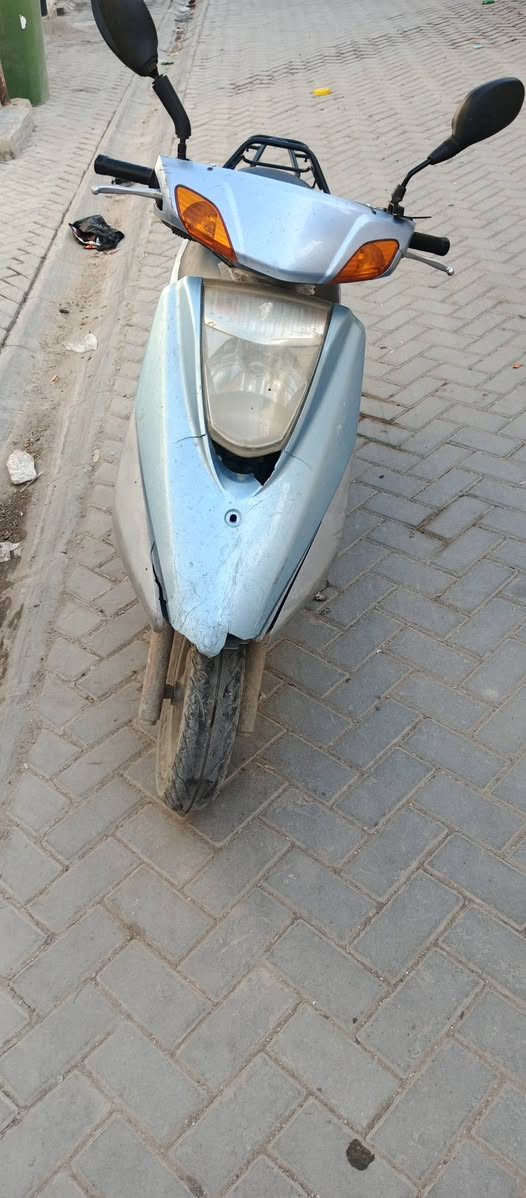 بريز كابريتر كله بلاد فقط الكفرات تعبانه مكاني بغداد مدينت الصدر سعره 450وبيه مجال شي قليل ‏‪***********‬‏ اني مكلف للنشر هاذه رقم صاحب الدراجه
