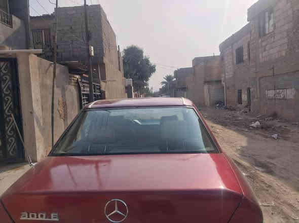 مرسيدس دب موديل 91 رقم بغداد انكليزي السياره معمره بالكامل ادامه كامله للمحرك  محوره محرك 3000 غرفه جديده السعر 55 وبيها مجال
 مكان السياره بغداد ***********
