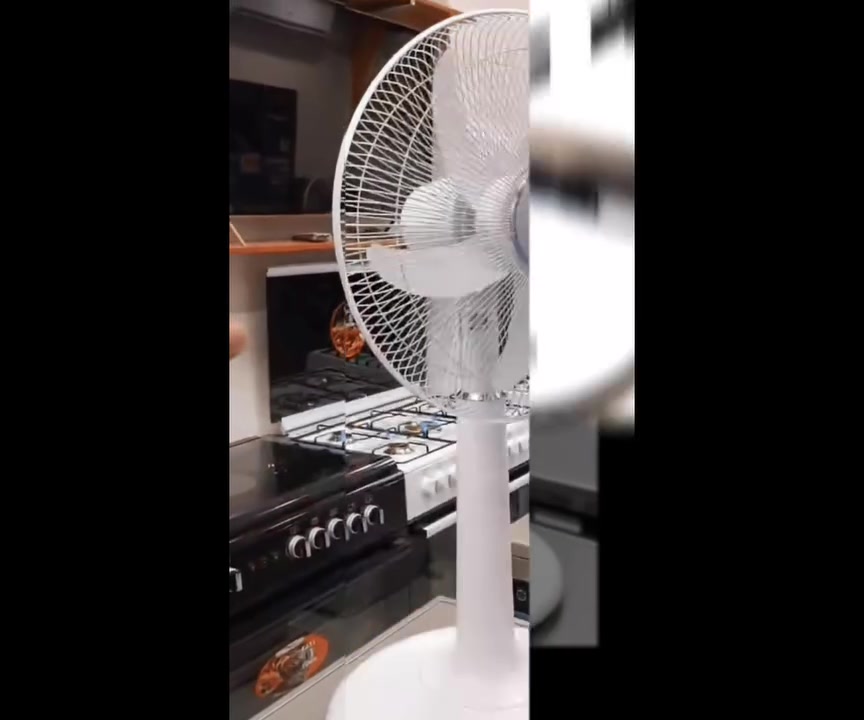 تعبت من حرارة الصيف وانقطاع الكهرباء المستمر ومحتاج حلاً سريع ومريح لبيتك؟ 🥵☀️

مروحة شحن عامودية 16 إنش المتطورة من اونكس وصلت حتى تنقذك! 🔥

تشتغل على الشحن والكهرباء وتتحول تلقائياً فور انقطاع الوطنية بذكاء 🦾

بطارية مزدوجة ضخمة تنطيك هواء قوي يبرد القلب من 4 لـ 6 ساعات ✨

مزودة بكشاف LED مدمج للطوارئ ومنفذ USB لشحن موبايلك بأي وقت ✨

تكدر تشغلها مباشرة على الألواح الشمسية 12V وسهلة الحمل والتنقل 💎

اطلبها هسة واضمن انتعاش وتبريد كامل لعائلتك بأقل سعر.! 👇


**إذا كنت صاحب هذا الإعلان وتريد حذفه لأي سبب، رجاءا أرسل رسالة إلى الدعم الفني**