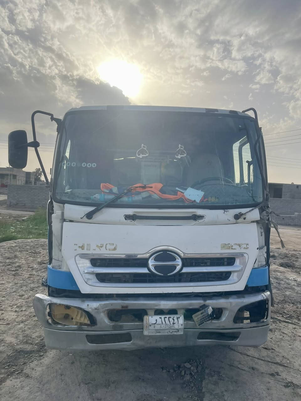 سلام عليكم كابسه هينو شيطان سياره جاهزه بوجههه عشغل مكينه نضيفه سياره خير من الله ***********تصل بيك خير دلل
