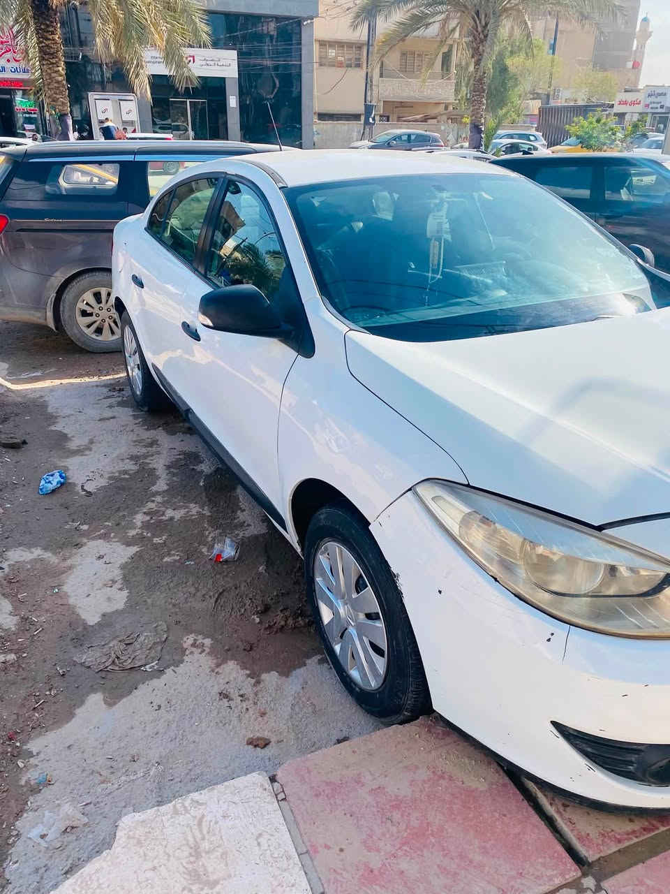 سلام عليكم
سياره رينو فلوينس  محرك 1600 اوتماتيك 
محرك كير مكفولات تروح تفحص بنفسك 
سياره لون ابيض  موديل 2013 رقم بغداد  داخل كله جلد 
سياره قطعتين جاملخ  على جهت السايق مصبوغه   ودوسه اصلان ما مصلحه   بيه شخوط مثل ما موضح بالصور  
سعر 62ورقه  رقم ***********
