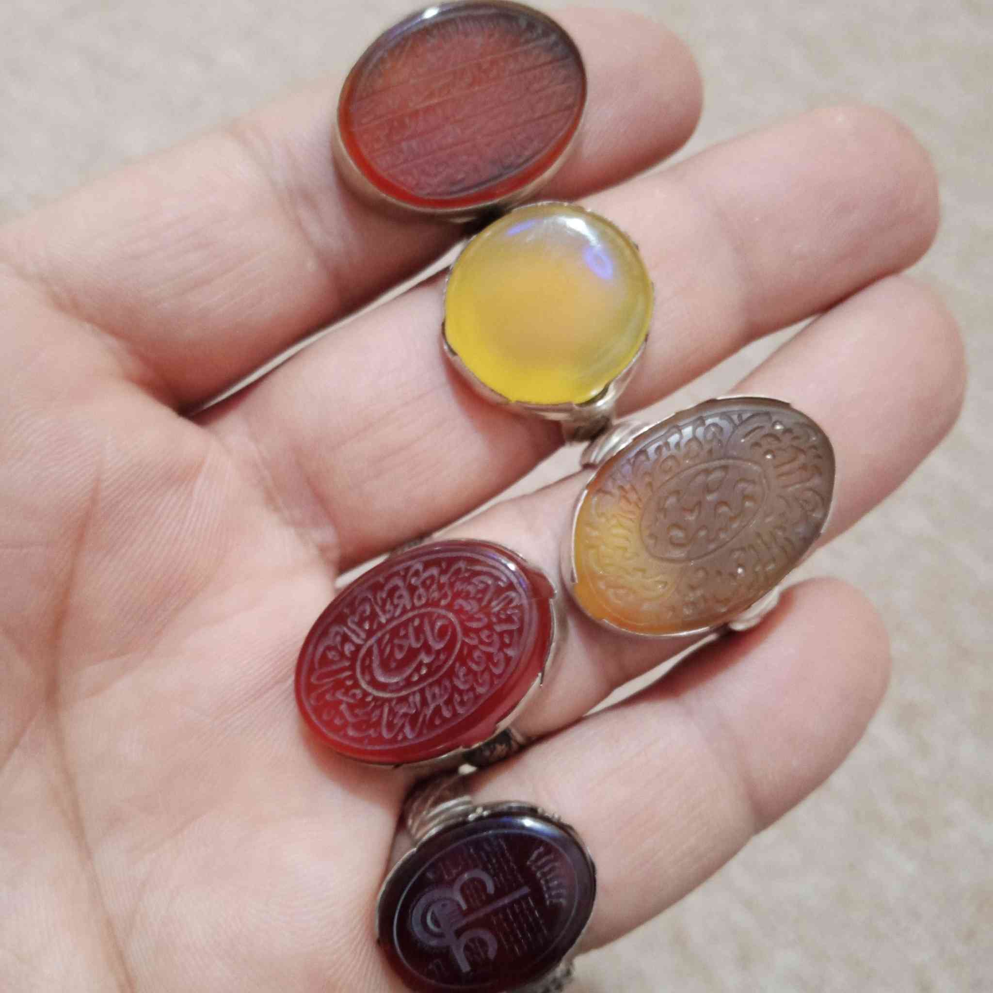 خواتم عبارات مختلفه /
صياغات يدويه /

البيع كل مجموعه شلعه / 

*********** واتساب /
