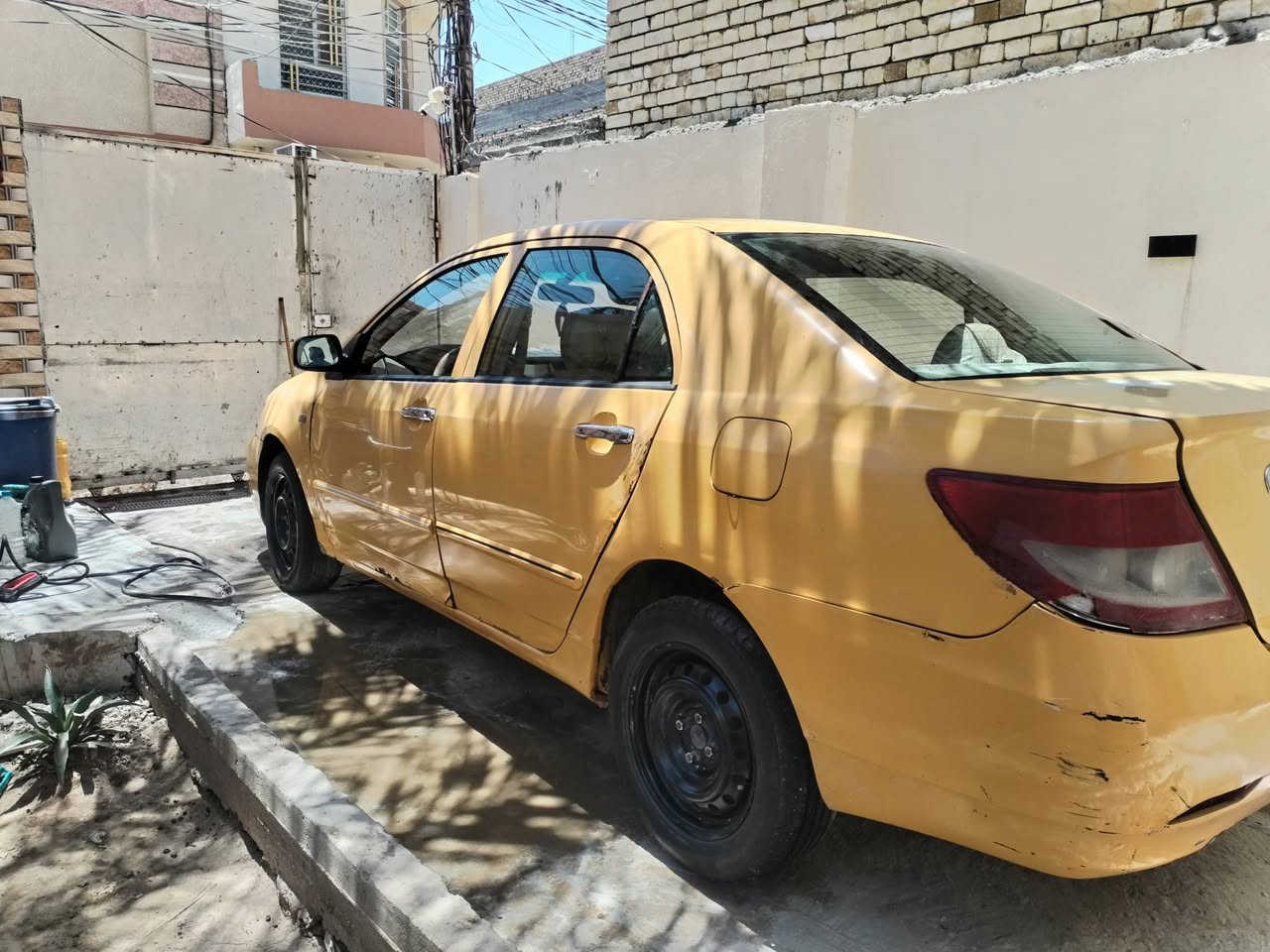 السلام عليكم
سياره byd f3 2011 سياره باسمي مصفره هيئه ومرور بيه جاملغ الأيمن الخلفي وباب الوره مصبوغات بدون دواخل والجاملغ الأيمن الأمامي مبدل والباقي كله بلادي تخم تاير كير ومكينه وحداديه جديده تبريد ثلج ويه السويج دوشمه جديده يعني سياره جاهزه كبل للشارع مكاني الحله السعر 40 $وبيه مجال الاستفسار الاتصال على الرقم او مراسله الصفحه
***********
