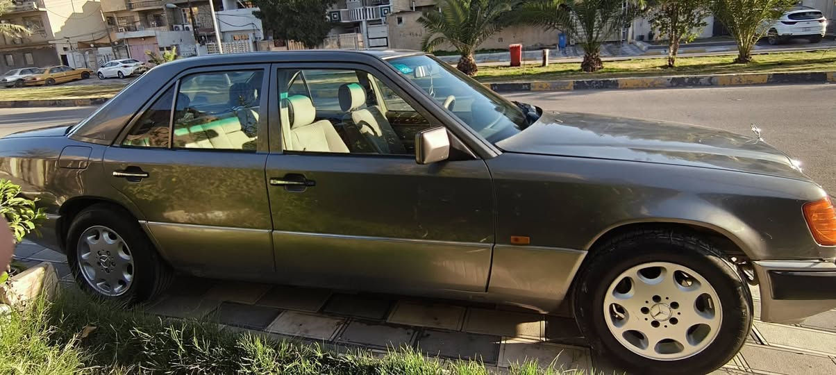 سلام عليكم مارسيدس دب للبيع موديل٨٧محرك ابلادي وكير مكفولات صبغ للجمالية فتحة سقف شغالة تخم ويل تفاحة حدادة جديدة تخم تاير جديد دشبول لد المرغوب كهربائيات شغالة ماعدى التبريد رقم بغداد انكليزي عنواني بغداد الغزالية شرط التحويل السعر 65 وبيها مجال بسيط الاستفسار ع الرقم *********** وشكرآ.
