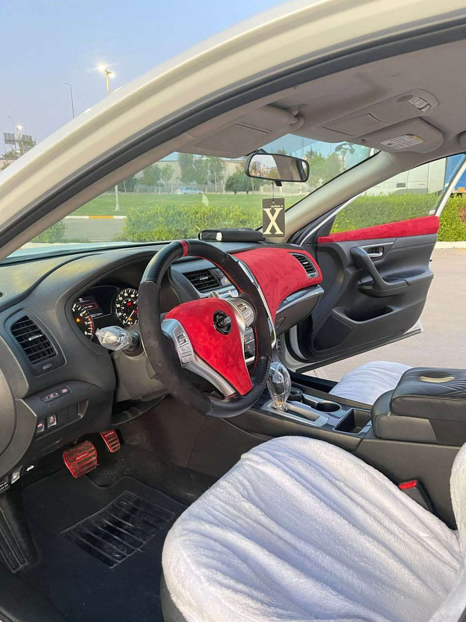 نیسان ئاڵتیما ٢٠١٨ 
سپی سەدەفی 
مواسەفات SR 
ڕەقەم و سەنەوی نوێ 
ڕۆیشتن / ٨٠ هەزار میل 
گێڕ و مەکینە کەپس 
سێ پارچەی پێشی سبوغە بە حاڵ قنجەکی بەدەنەی هەیە 
ئێرباگ تەنها سوکان 
نرخ ١٣٢ وەرەقە و مەجال
‎0751 162 0342 : ڕەقەم تەلەفون 
---
مواسەفات: بەسمە/شەغال/کوشن نیوجلد/گێر سپۆرت/ABS/لایت زینۆن/شاشە ئایپات/کامێرا/خەتی جادە/دیاریکردنی خێرایی/سوکان ڤۆلیۆم/ڕادار... 
--
ڕەقەم هەدیەیە
ڕەقەم شانصی: 1N4AL3AP2JC112815 لە ڕەسم نایدا ئەبی پارەی لیبدەی أربيل, العراق
