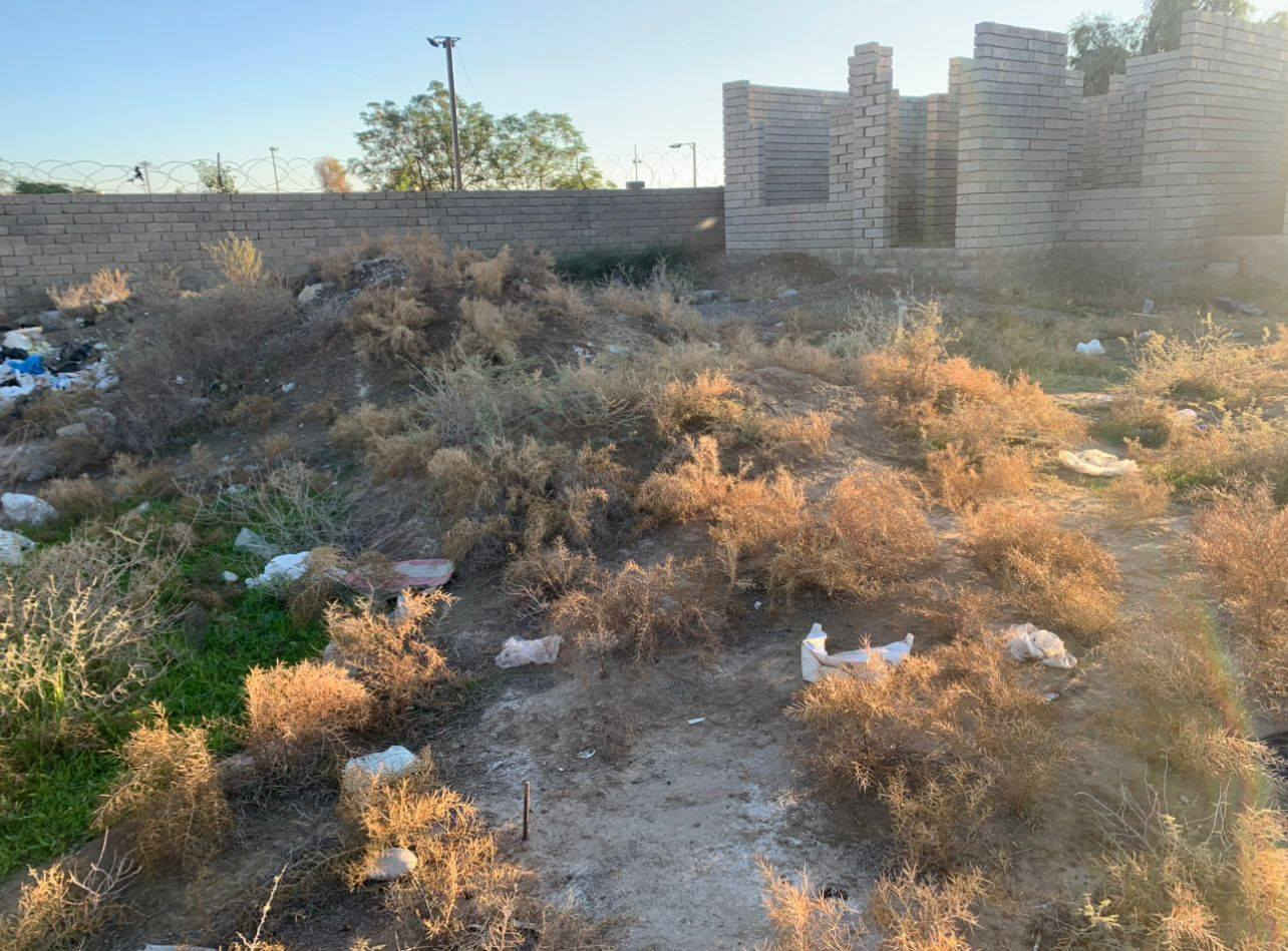 السلام عليكم بيت هيكل للبيع بالخصم قريب على مدينه حمد النامس البيت مساحت البناء ١٦٠متر 
مكون من غرفتين نوم وربعه وصاله ومطبخ وحمام مساحه الارض٤٠٠متر  كهرباء ماء واصلو بس تبليط بعدو ما واصلو 
لارض زراعيه اللبيع السعر 25مليون 
لتفاصيل اتصل ***********
