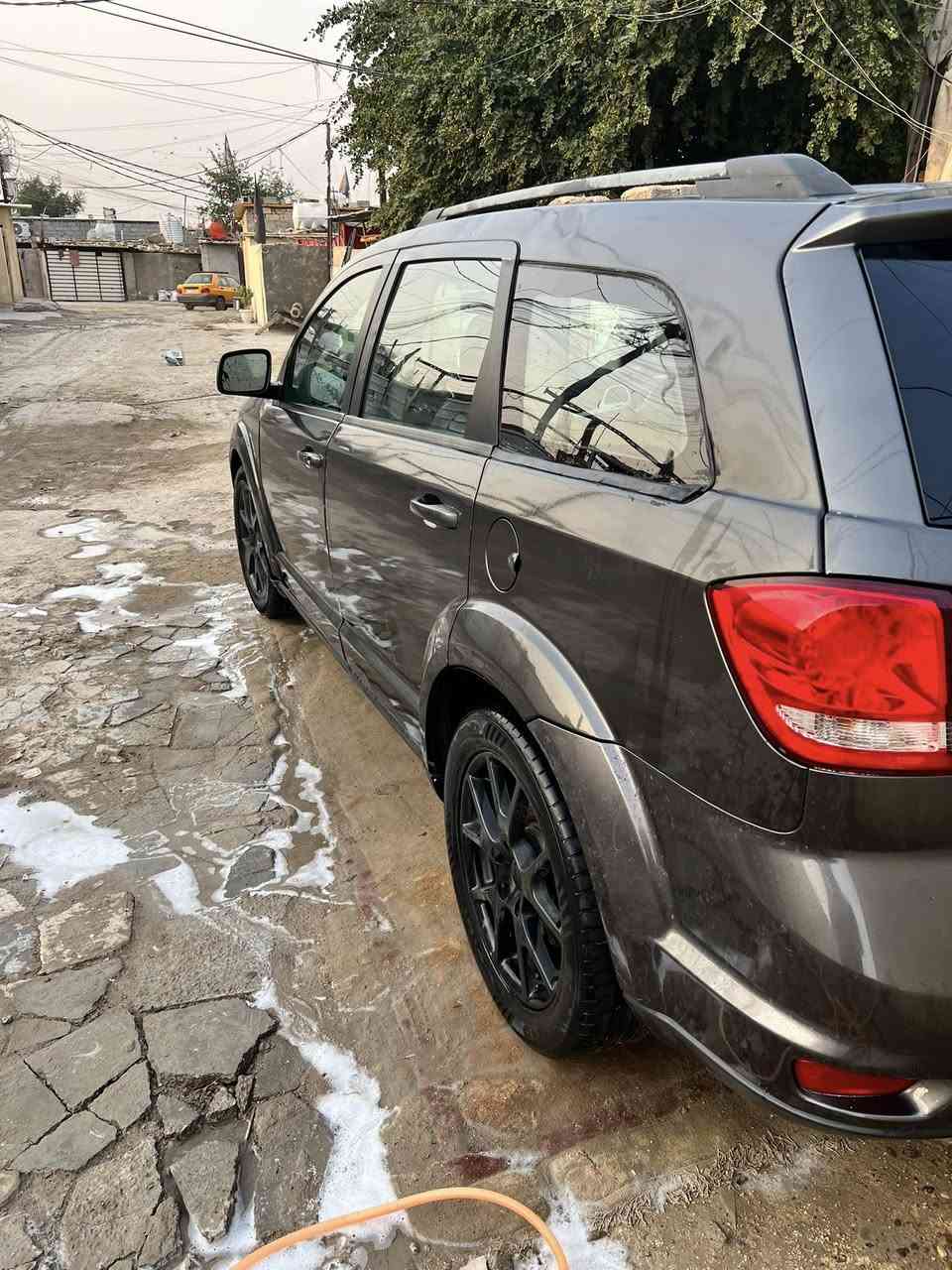 السلام عليكم
دوج جورني  موديل 2015
فئة GT (فول مواصفات) 
مكينه 6 سلندر 3600 
سبعه راكب - ثلاث قطع تبريد - بصمة تشغيل + ابواب - كشنات جلد - حساسات -كامره خلفيه - شاشه كبيره - فتحت سقف تفتح جهتين- مخابئ سريه عدد2 وباقي المواصفات المعروفه  
السعر140$ وبي مجال..او مراوس ب جارجر 
المكان بغداد-جكوك -شارع قمر بني هاشم
للئستفسار اكثر يتفضل خاص او👇
***********     متوفر واتساب فقط
