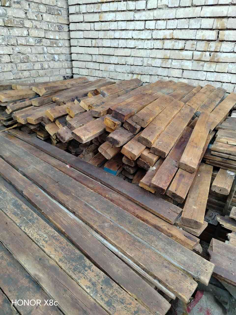 قالب خشب للبيع روسي تارس مساحه 160 متر العنوان بابل ***********
