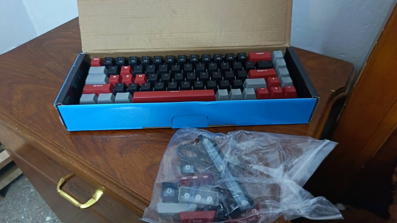 كيبوردات اثنين للبيع
الاسود ريد سويج وياه كي كابس تكدر تغيرهن 
الابيض بلو سويج
اكتبلي سعرك بالتعليقات او كلي اراسلك خاص


**إذا كنت صاحب هذا الإعلان وتريد حذفه لأي سبب، رجاءا أرسل رسالة إلى الدعم الفني**