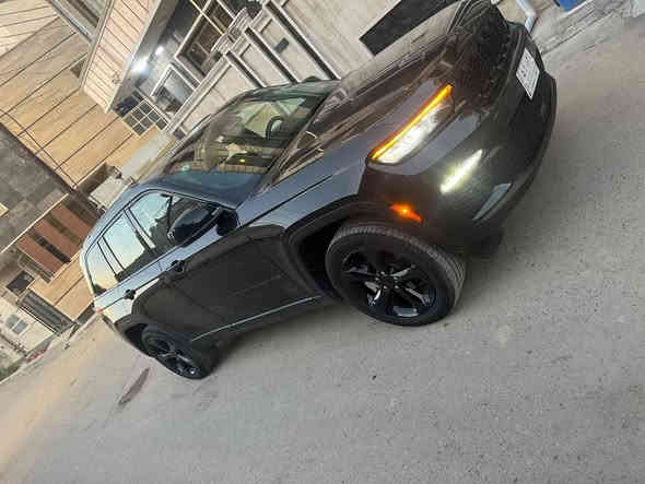 السلام عليكم جيب 2023 بلاك توب وارد امريكي ماشية ٢٣ الف كيلو  ضربتهه بالصور موجودة مبدل ٣ ابواب نفس اللون ووحدة مصبوغة طاك ايرباك بردة بس  فول مواصفات بس بدون سلايد 
السعر
 ب٣٤ الف دولار وبيهه مجال 
رقم التلفون 
***********
***********
العنوان الدورة ابو طيارة
