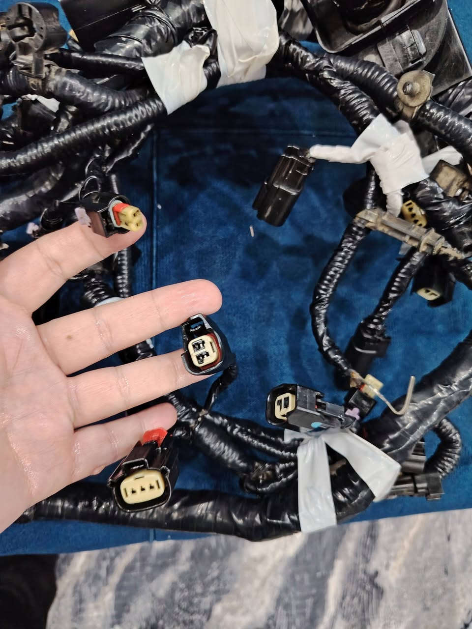 ضفيرة فورد اكسبلورا من ٢٠١١ ال ٢٠١٤ دبل فيشة
ونظافة ٩٥ بلمية لاقطع لا دمج شرط
السعر 350 الف مكاني كركوك
***********
