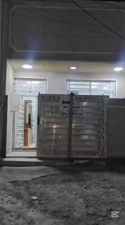 دار للبيع مساحة 81م (واجهة 4.5 ونزال 18)
في بغداد الشعب قرب شارع عدن خلف متوسطة صلاح الدين الشارع تجاري عرض 15م مع رصيف 4م.
يحتوي على غرفتين نوم استقبال حولي مع المطبخ حمامين .. بناء درجة اولى سنة 2021
لمعرفة السعر وباقي التفاصيل يرجة التواصل على رقم الواتساب ***********
