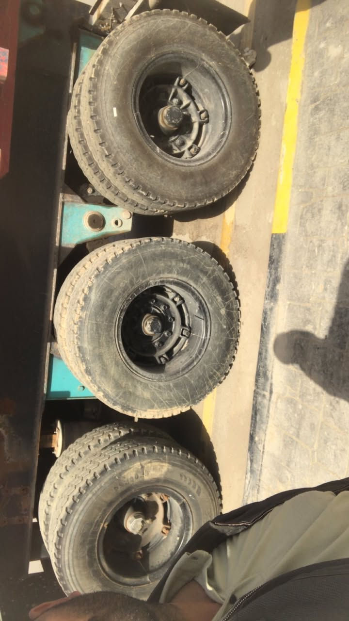 صندوك بدون شاصي و6 زوج تاير للبيع
***********
