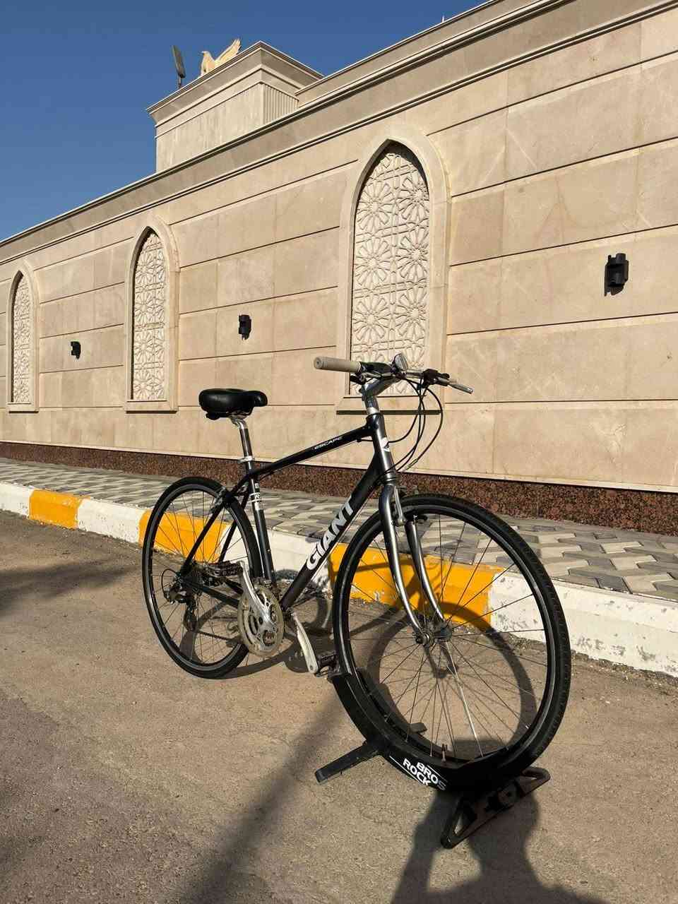 السلام عليكم
بايسكل للبيع ماركة جاينت سكيب
المنيوم
حجم 28 قياس M
سستم شيمانو التوس
وياله جاينت + ركبه و ستيرن و باقي الشغلات هم جاينت 
البايسكل كله بلادي وعلى وضع الشركة

السعر 210 وبي مجال بسيط
مكاني بغداد زيونه
هاتف ***********
متوفر توصيل لجميع محافضات العراق
