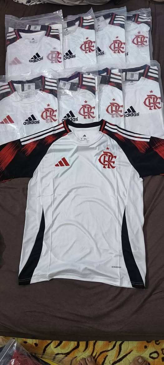 السلام عليكم موجود 13 قطعة من هذا الدريس حط سعر بنور الله ومبروكين عليك ⚽🌹تواصل خاص او واتساب ***********
