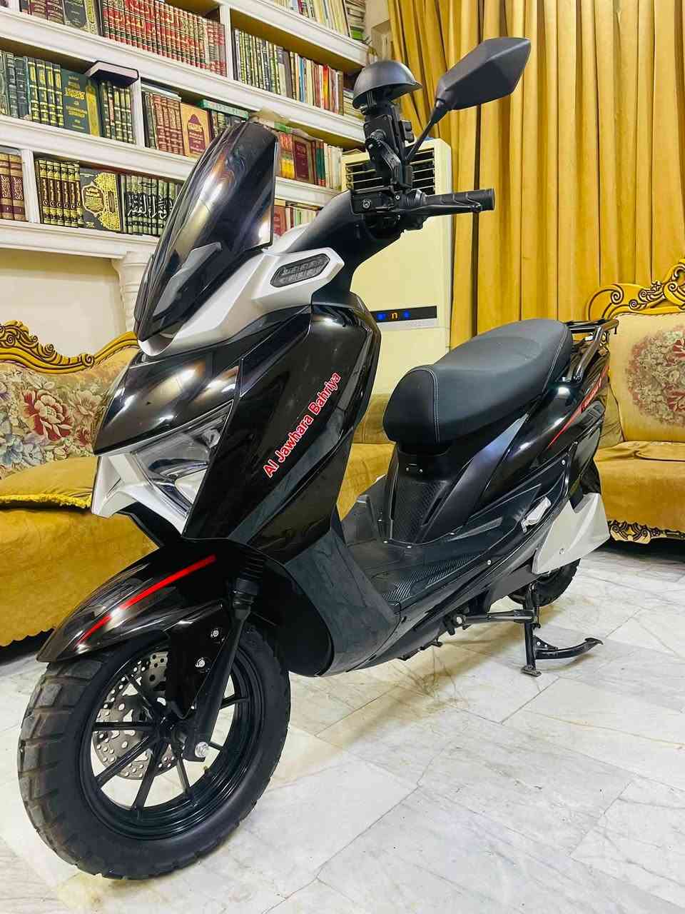 سلام عليكم 
دراجه تي ماكس للبيع 
6 بطاريت كرافين 
ملف 2500W
نضام بارك P 
نضام رجوع للحلف R 
بريك  ABS امامي خلفي 
لد امامي خلفي متغير 
سعر 950 الف وبيها مجال 
مكان : بغداد الجديده 
للاستفسار :***********
