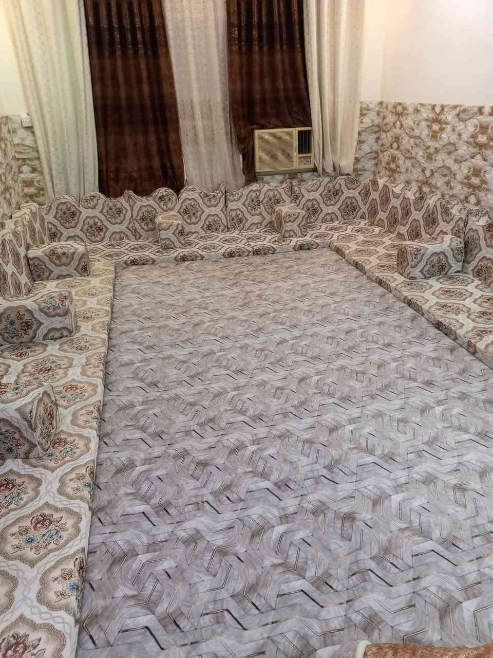 ديوان كويتي مستخدم قليل 14متر للاستفسار على رقم او واتساب ***********

