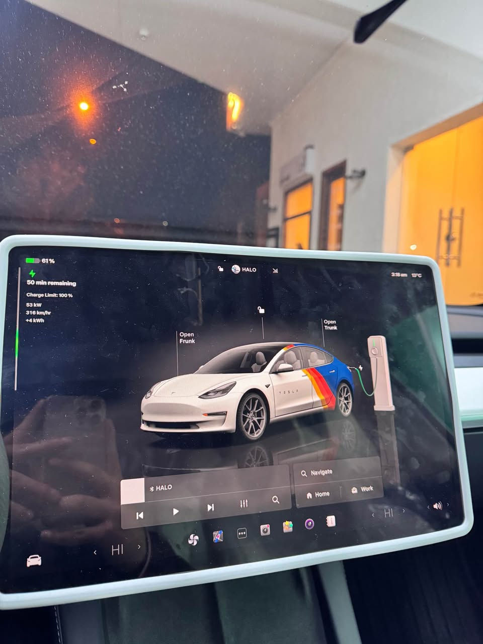 Tesla model 3 dual motor long range 
Bonete boyaxa be zhore 
1 jey pdr a 
1 jey pdr e dawe nam krdea
34 km roshtea wak sfr waya zor xawena
Patre ba shart
Karabait ba shart 
Irbag sukan u zher pe 
Nau spea full fulla 
Online 
Kaml kamaliate lo kraya
Muasafate teslash mahrufa
*********** أربيل, العراق
