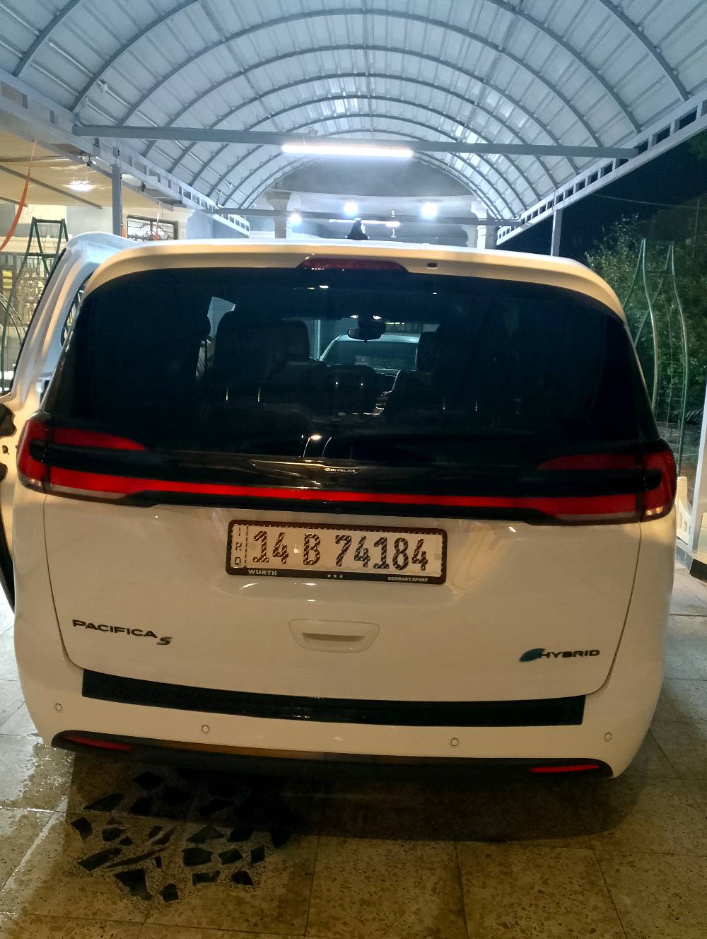 كرايسلر باسفيكا 2024 CHRYSLER PACIFICA HYBRID ✅ 

ثلاث أنظمة - هايبرد - بانزين - بلك ان هايبرد .

موديل 2024 ✅
 
#مواصفات تورنك L فول تجي عدا الفتحة :

1- بصمة تشغيل وابواب بصمة 5

2- هاند بريك بصمة كهربائي

3- محرك 6 سلندر 3600 هايبرد وبانزين بلك ان

4- هيترات بالكشنات

5- رادر امامي وجانبي 

6- بيبان كهرباء ( تحكم ريمونت ) وبصمة أبواب 

7- صندوق كهرباء شفط بصمة 

8- رادار امامي خلفي بريك ذاتي توقف مانع تصادم

9- كشنات جلد VIP منفصل 7 راكب

10- مانع انزلاق 

 11- كشن خزن ميموري حركات 2

12- لايت لد الشكل الجديد 

13- تنبيه الخروج عن المسار 

14- تبريد مركزي ثلاثة قطع منفصل

15- تدفئه كراسي وستيرن تدفئة

16- تحكم استيرن فول 

17- اشاير بالمري وهيترات بالمري

18- تشغيل عن بعد 

19- كير ماوس 

20- مثبت سرعة 

21- منافذ USB و TiBC متعددة خلفية وامامية

22- حاكيات متعددة

السعر 275 ورقه

السياره مكفوله