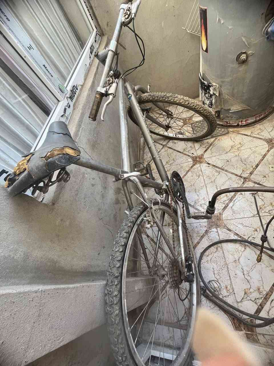ساحبة جديدة مستعملة شتوية وحدة شتريتها ب٤٥ ابيعها ب٢٥ وبيها مجال
بيزكل حجم ٢٦ سعر ٦٥ وبينو مجال
***********
