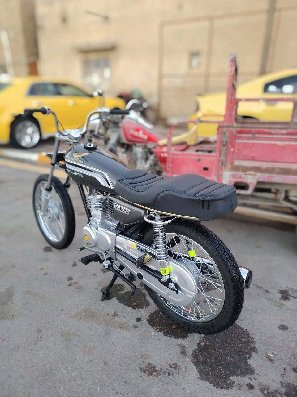 سلام عليكم دراجه البيع بدون صالهه خمس تيام من معمره ***********
