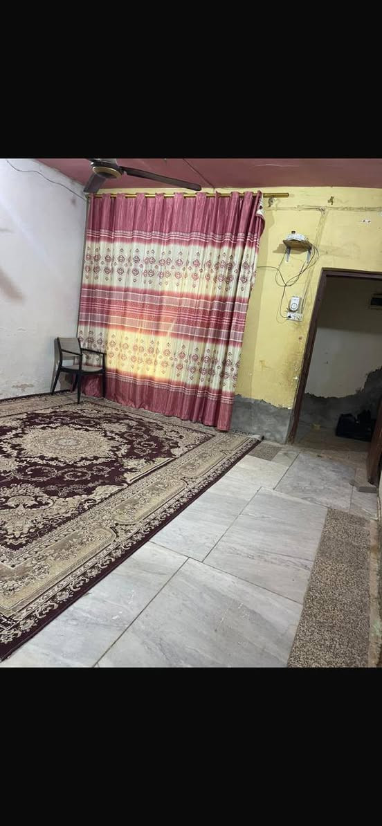 مساحه 200 م طابو ملك طابقين شارع شركه اول فرع بشارع شركه  طابق ثانب سويت غرفتين بي كلمن بي حمام  ومطبخ 
سعر 85 وبي مجال طيح مال تعمير او اذ صافي بيع هم يطيح من سعر 

 ***********
