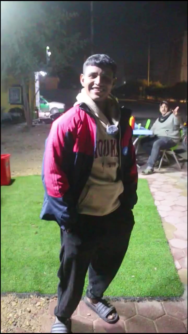 خلينه كلنه نتكاتف 💪 اشتري منه وخلو الولد يعيش عائلته
ويقول الرسول ص 🙏
خير الناس من نفع الناس 🙏
ماتخسر شي من تشتري منه🎒
وعندة خدمه توصيل رقم تليفونه 🛵
‏‪***********‬‏📞
