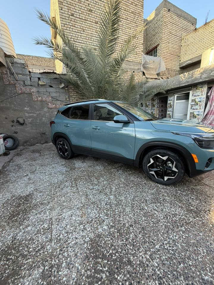 للبيع سليتوز 24  بسمي LEفول عده الفتحه
سعره 170 جدا مناسب 

كلين فقط حالوب بسيط بدون اي حادث مكفوله من كلشي 

شاشه متصله كشن كهرباء تتفئه تبريد 

توقف ذاتي رادار حساسات تشغيل عن بعد 

سياره ع وضع شركه ماشيه 15 محرك 2000

مكاني بغداد حي اور ***********.
