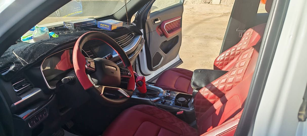 السيارة للمستخدم الجاد، نظافة تامة وأنا المالك الأول (خروج وكالة شخصي على يدي).
المواصفات الأساسية:
الموديل: 2021.
المسافة المقطوعة: 63,000 كم فقط.
الحالة الفنية: كفالة عامة . السيارة بشرط الفحص في أي مركز يختاره المشتري.
المحرك: 2.0 توربو، أداء قوي وعزم ممتاز.
الإطارات: طقم تايرات كامل جديد (مبدل حديثاً).
المميزات والتقنيات:
المقصورة: كشنات جلد بلون أحمر ملكي (نظافة 100%)، تحكم كهربائي بالكامل.
الأنظمة التقنية: كاميرات 360 درجة،  ، نظام تنبيه الخروج عن المسار، نظام المساعدة على الوقوف الذاتي (Park Assist).
الرفاهية: فتحة سقف بانوراما واسعة، شاشة لمس كبيرة، عدادات ديجيتال متطورة،  بريك إلكتروني (Auto Hold).
اللوحة: بغداد (التحويل مباشر).
السعر المطلوب: 17,000$ (170 ورقة).
مكان المعاينة: البصرة - التنومة - الحي الإيطالي. البصرة, العراق


**إذا كنت صاحب هذا الإعلان وتريد حذفه لأي سبب، رجاءا أرسل رسالة إلى الدعم الفني**