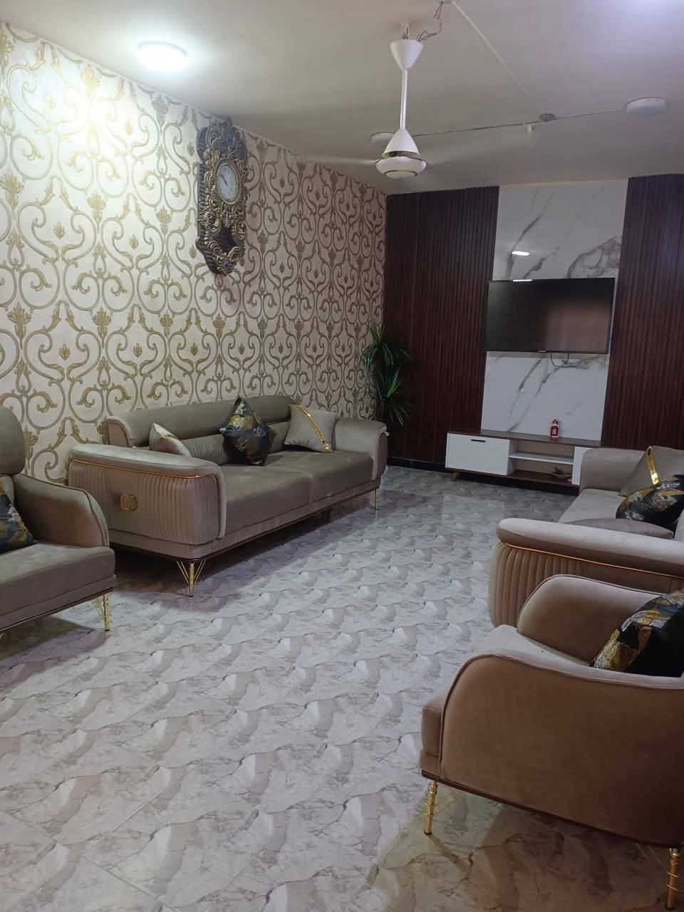 عقار للبيع طابو صرف    مساحه 200م
(شارع الكابينات.    ).  

(***********  )  رقم صاحب الدار
