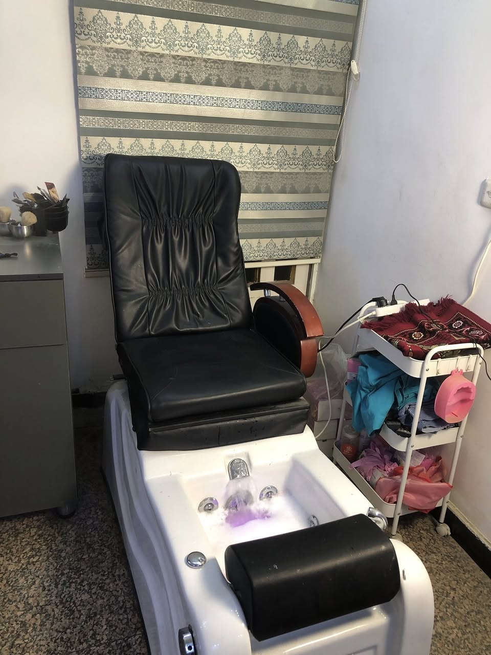 ألسلام عليكم...
مرخصة لأدمن

هذا جهاز(بدكير+منكير) أضافر ورجل 
جهاز ما مستخدم اهواي،جهاز بعده نضيف ومرتب
وما بي أي نوقاصات مجرد ما تاخذه وتخلي بصالونك وموضح عندك في الصور هذا الجهاز يستخدم رجالي،ونسائي 
مكاني{بغداد/ألمنصور/قرب شارع التانكي).
للأستفسار،وللأتصال(***********). 
وشكراً
