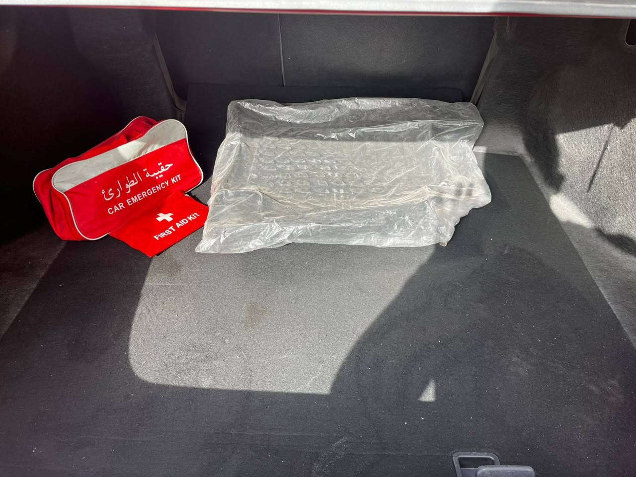 ااالسلام عليكم 
سياره كامري SE plus 
وارد أمريكي ع ايدي سياره من امريكه لحد الان يعني مالك واحد فقط وباسمي رقم بغداد  بانزين فقط سياره جديده وجاهزه عل وضع الشركه
الضرر قبق جنطه صبغ وجاملغ خلفي بارد باقي كفاله يعني السياره جديده صبغ قطعه وحده بس وبدون ايرباك وصور الحادث مرفقه بالمنشور
سياره جديده وشخط مابيها 
سياره محرك 2500 4 سلندر
سياره فتحه 
بصمه 
كشنات جلد تدفئه 
رادار امامي خلفي جانبي 
3 انضمه سبورت ونورمن وايكو 
مكان سياره بغداد  الكرخ السعر ٢٣٠ للاتصال ***********
