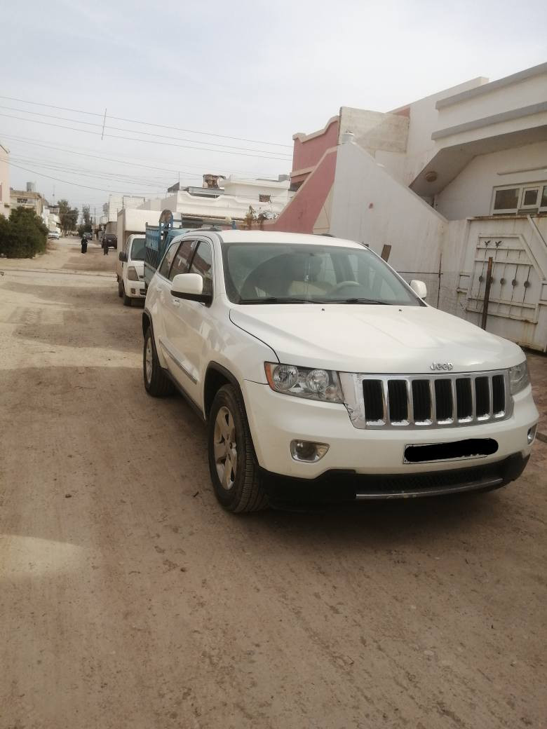 جيب لاريدو 2011
محرك و گير (ما مفتوح)
ماشيه 144  
مقدمة بنيد صبغ مع مكانين بارد صغار مؤشر عليهم بالصور 
رقم سليمانية سنوية 2030 
مكان السيارة / كركوك
بيها بطاقة بنزين
*********** كركوك, العراق
