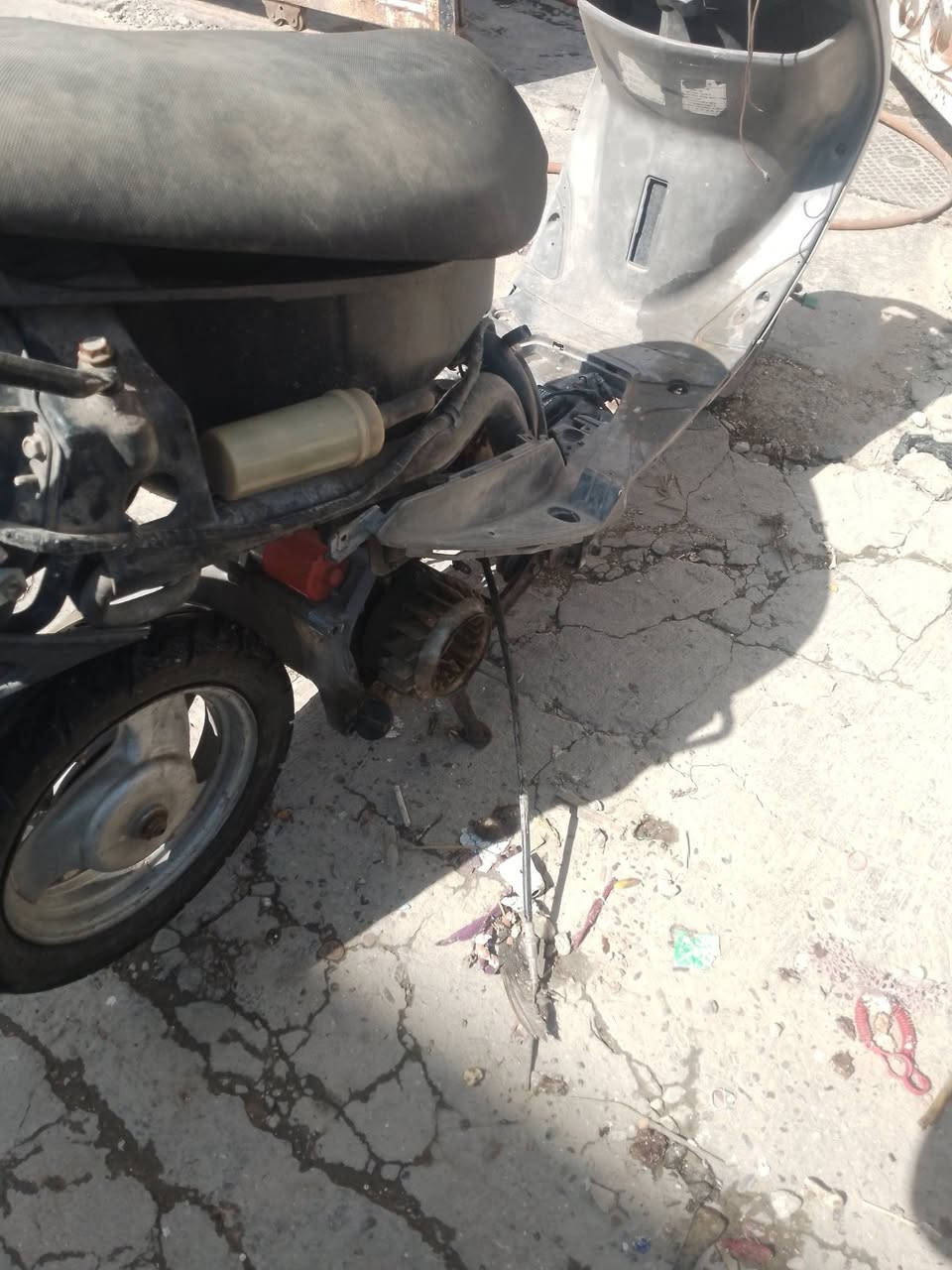 سلام عليكم ماكس منغولي للبيع 
دراجه متروكه كل غراضه موجوده كلهه من برغي للبرغي تجي تاخذ دراجه كامله بس دراجه كايمه وتفصخت ابيع كوم حديد مكاني بغداد تقاطع درويش المعالف ***********
