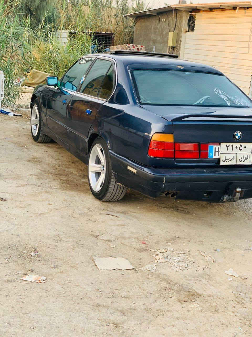 BMW  525i  اصل بليته وسنويه
موديل ٩٠ محدثة ٩٥ بالكامل رقم شمالي باسمي 
سياره فول مواصفات فتحة سقف تبريد قطعتين 
غرفه جلد اسود  جديدة حداديه جديدة مكينه مسكر فانوس جديدة كير اوتو ٣ وضعيات السيارة جديدة وبلاديه بجم عريض ويل رياضي تخم تاير
مستعجل ع البيع السعر ٥٥ وبيها مجال مكاني واسط الصويرة 
 ***********
