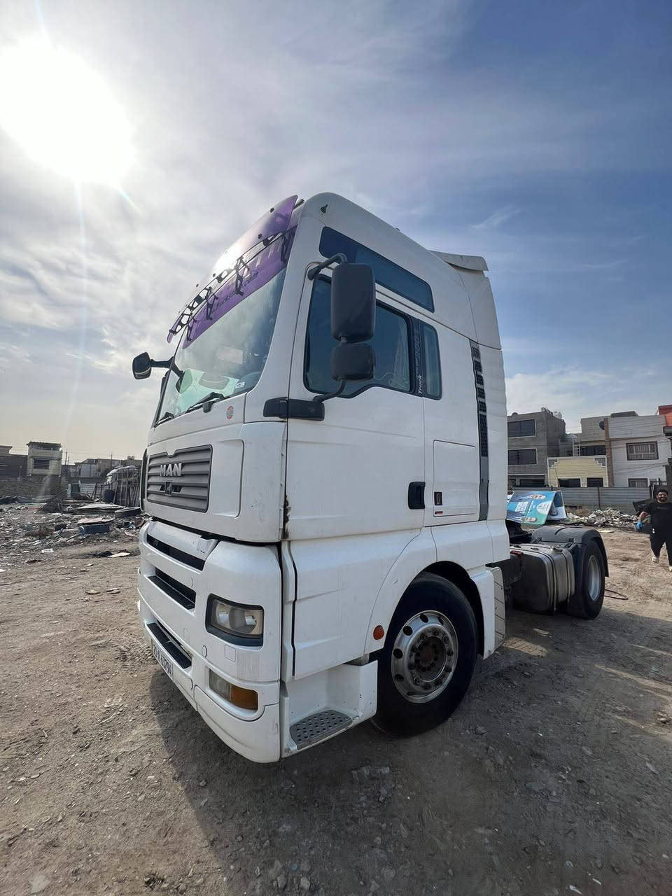 السلام عليكم مان للبيع موديل 2002 جير عادي بم نوزل رقم انجليزي تحويل ثاني يوم مربوطه براد كبل لشغل ***********
