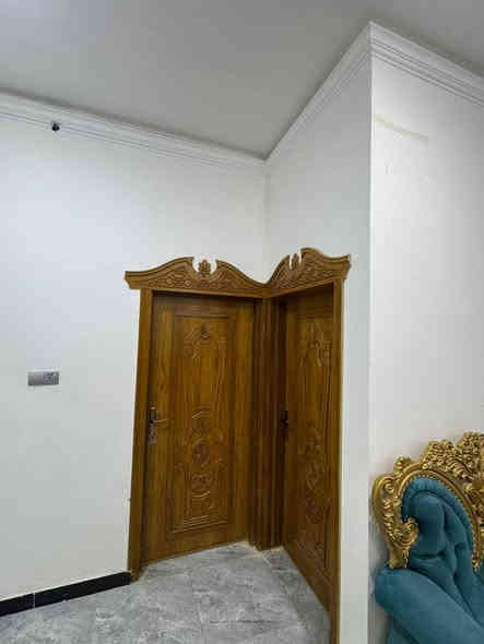 #اسعد_الله_اوقاتكم_بكل_خير⁉️👋🏼 
#البصرة 
دار للبيع 
مساحه 200 م 
بناء جديد
ابو الخصيب الحي العسكري 
طابو زراعي عراقي سند 25 ✍️ 
وكاله و نسخ من الطابو و مكاتب 
غرف عدد 2
ديوانيه و صاله 
مطبخ و حمام 
كراج سياره 
ماء كهرباء مدرسه نت كلشي قريب 
بناء بلوك
شارع 8 م 
السعر 90
هاتف ☎️ *********** البصرة
