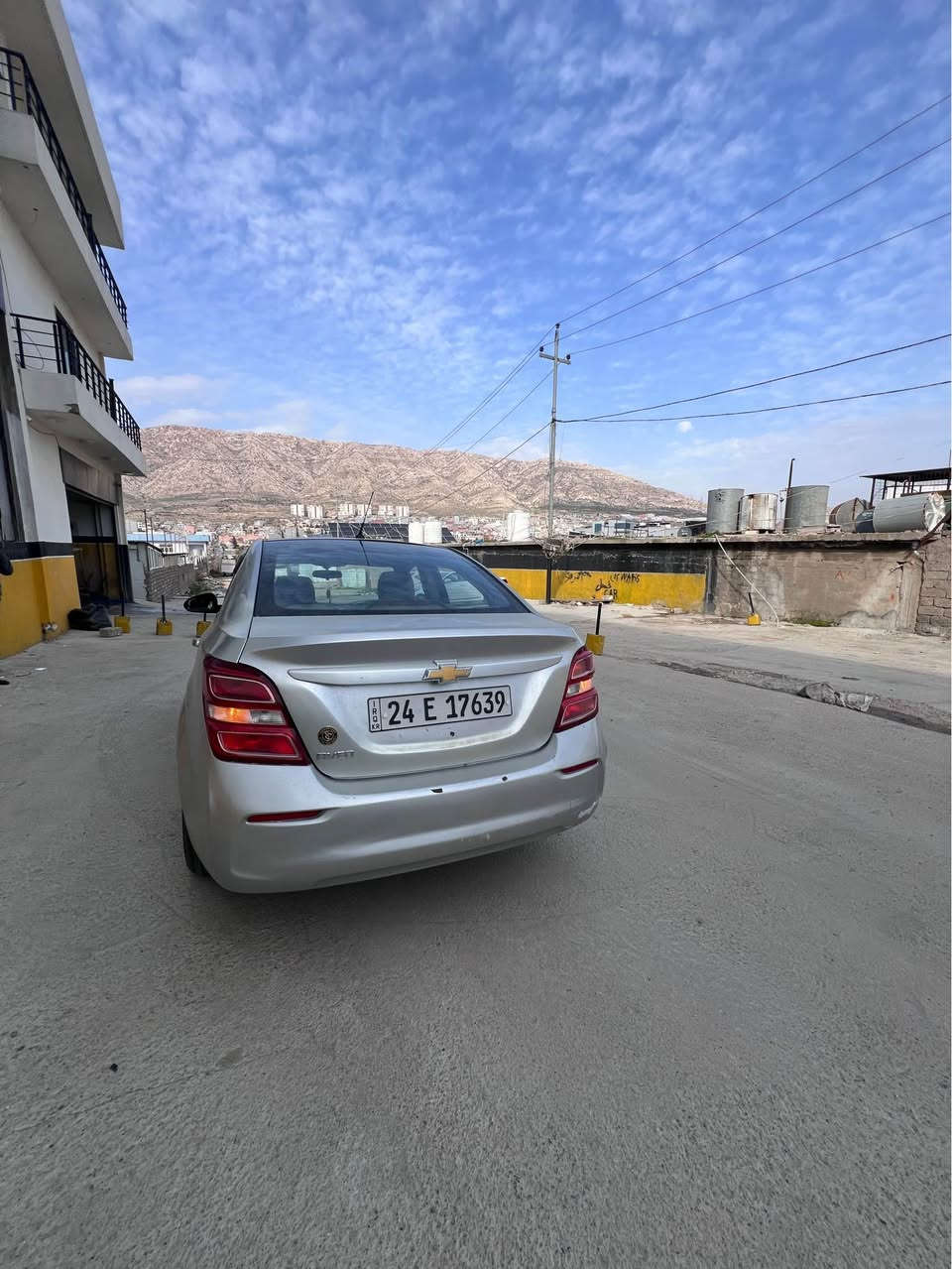 شوفرليت افيو موديل ٢٠١٧ محرك ١٦
كير ومحرك وتبريد بشرط
رقم وسنويه وهزه جديده
رقم دهوك ورقم انگليزي
باسمنا تحويلها بشرط
مكانها دهوك داخل دهوك
سياره بيها كم قطعه بخه صبغ
بس اني ابيعها حيزام بخه صبغ 
بس بدون دواخل بشرط 
بجم كبس 
سياره الف ما بيها مصرف شرط
سعرها ٧٣ ورقه ونزل ١ غرامه
*********** بيها واتس دهوك, العراق
