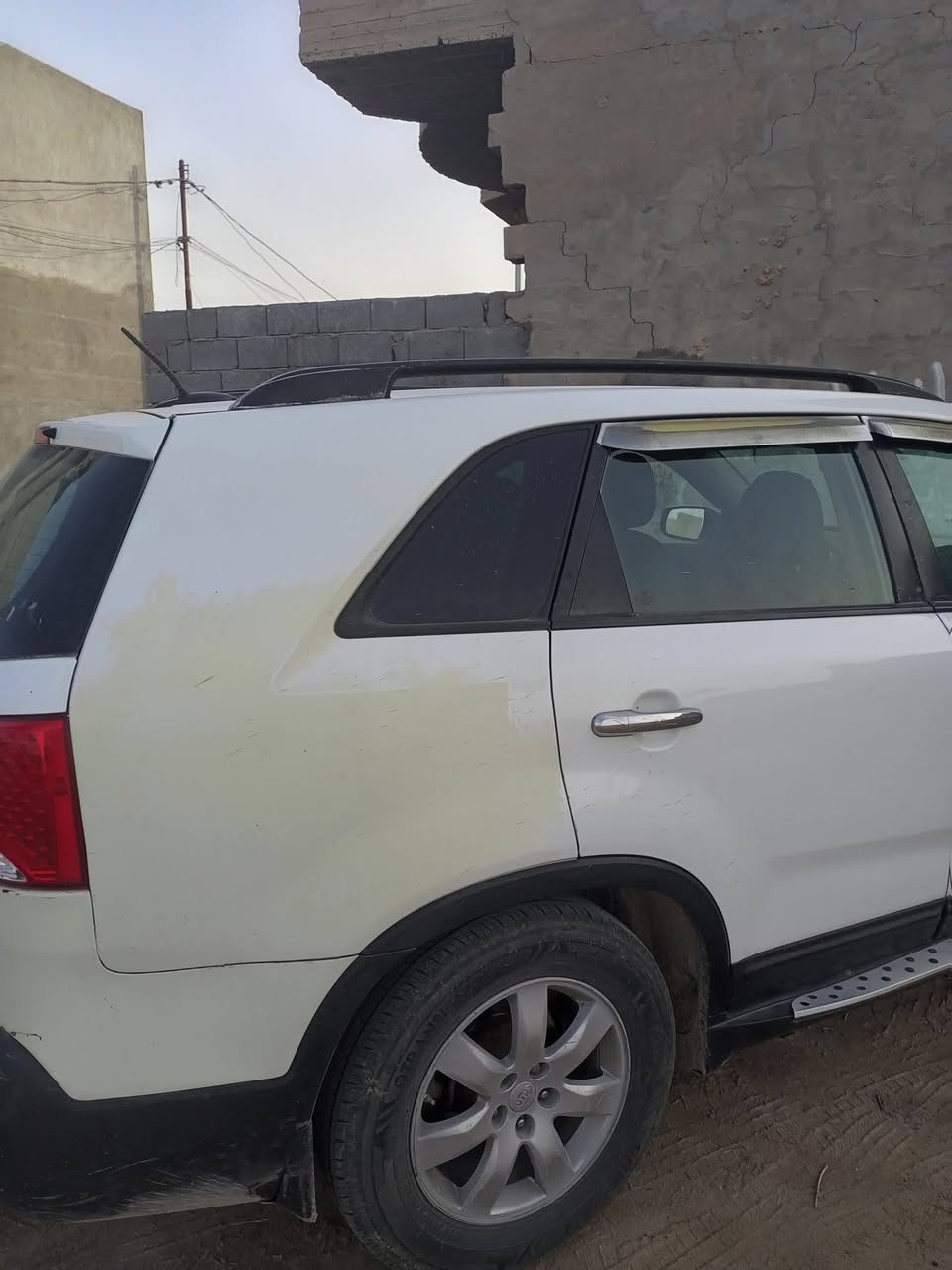 السلام عليكم سيارة سورنتو 2011 رقم بغداد محرك اربعة مشروع وطني مصبوغة عام اثر ضربة بالجاملغ الايمن وتجية على الجنب الايمن سعرها  10000الف دولار مكان السيارة الفلوجة رقم الهاتف ***********
